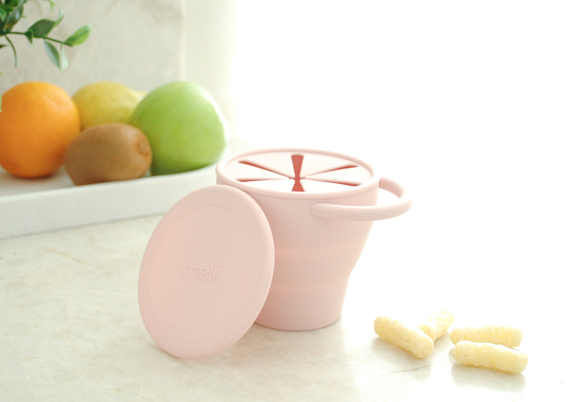 100% Silicone Collapsible Snack Container with Finger Trap